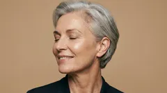 Rörigt grått eller ädelt silver: Så slutar du plåga håret med färg och ser fortfarande fantastisk ut