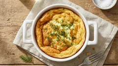 Jag gör en luftig omelett i mikron: bara två ingredienser och fem minuter