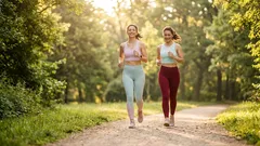 4 ledvänliga träningspass efter 50 som bygger styrka och balans