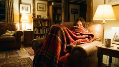 Så tvättar du en pläd utan att den tappar mjukhet och form: skötselråd för hemtextilier