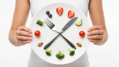 Vad du ska äta innan du går och lägger dig: mat som hjälper dig att sova – och sådan som kan hålla dig vaken