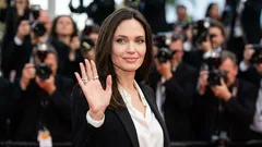 Angelina Jolies skönhetsrutiner vid 50: fem vanor som ger lyster utan krångel